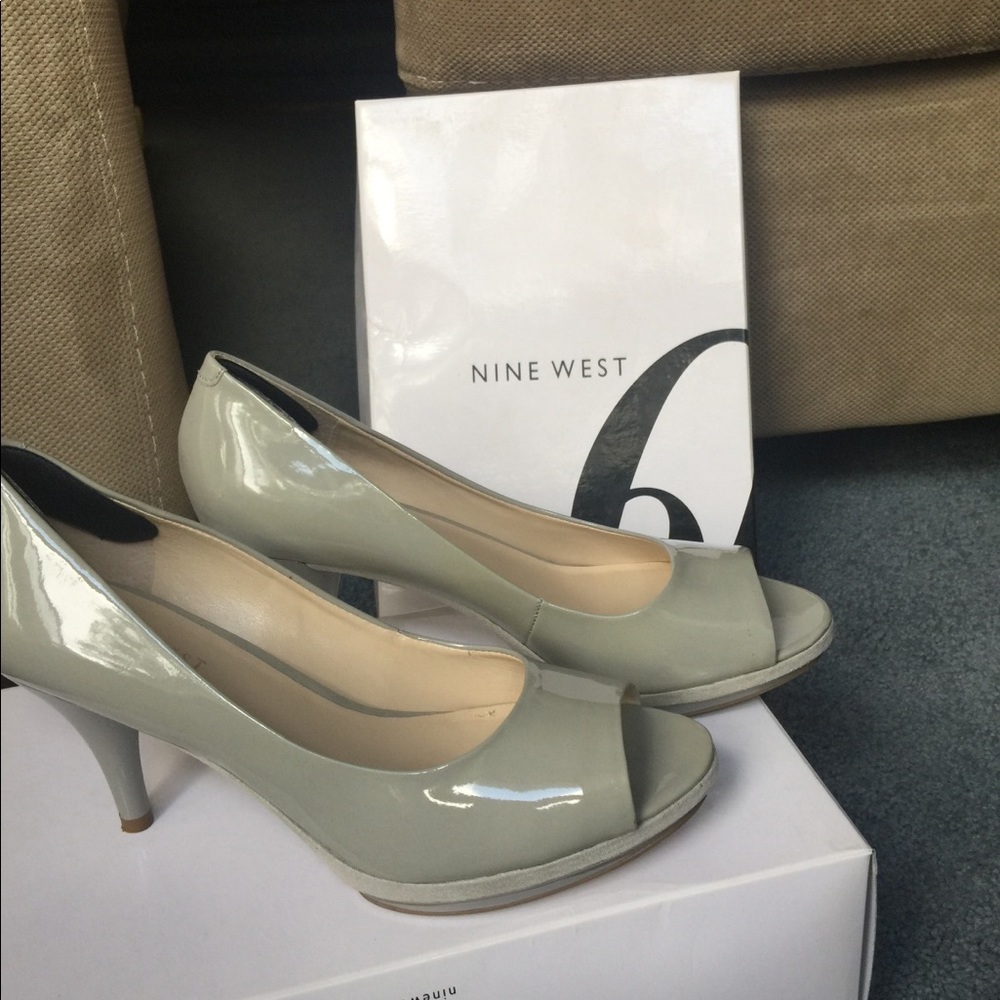 Women’s shoes - Picture 2 of 3